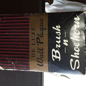 DELUXE WALL PLAQUE BRUSH & SHOEHORN NEW IN PACKAGE